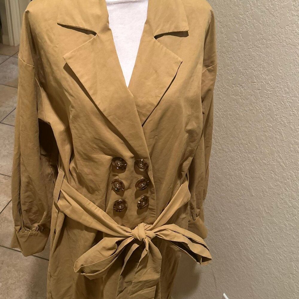 The Lulo Project Guatape Trench Coat Camel Tan Chic Fall Contemporary Size M NWT - Picture 8 of 14